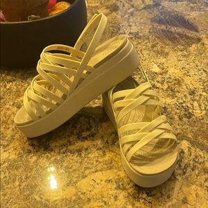 Women's Croc Brooklyn strappy Cream Platform Sandals. Worn a handful of times W8